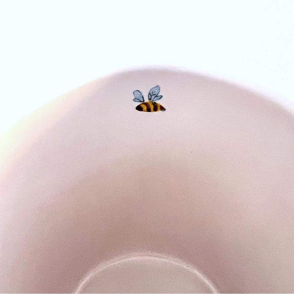 Rae Dunn GRAMMY Floral White Bumblebee Mug - Picture 4 of 5